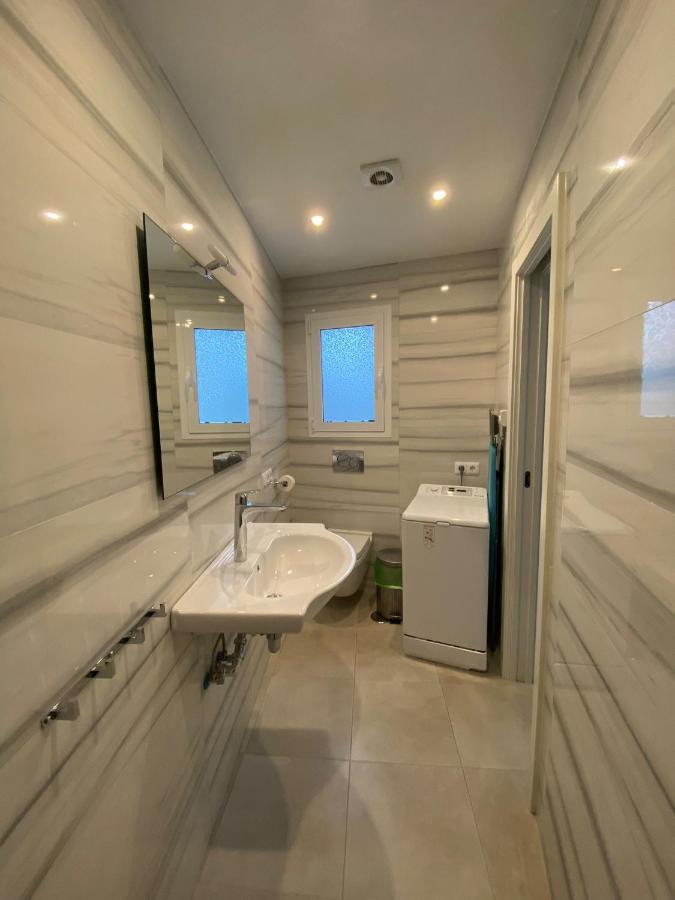 New Townhouse In The Heart Of With Jacuzzi Hébergement de vacances Nerja