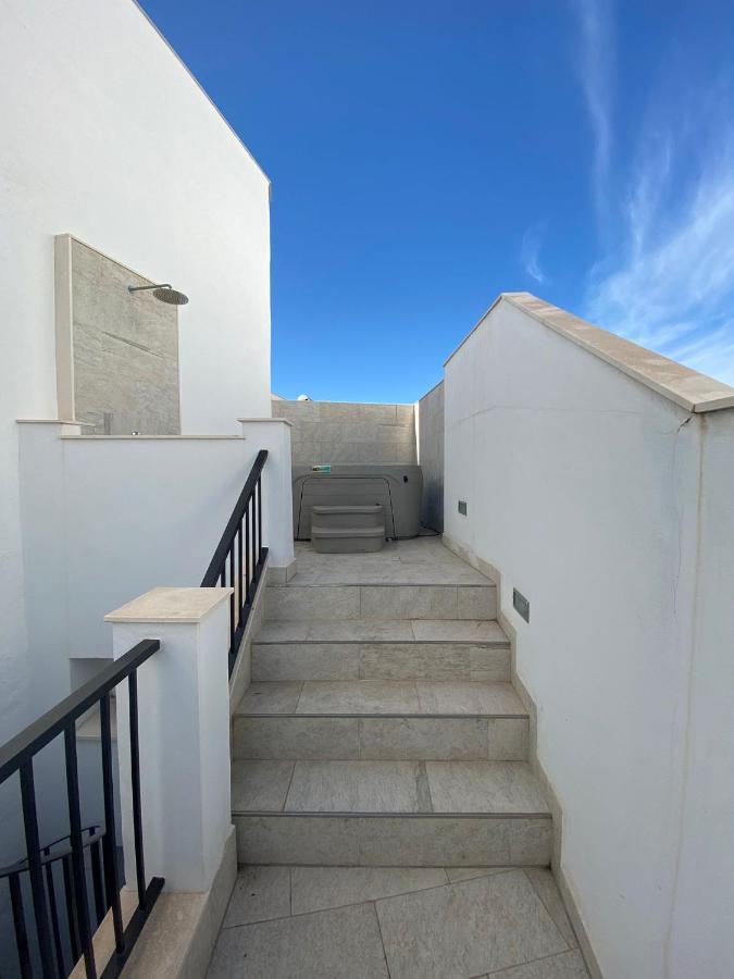 Hébergement de vacances New Townhouse In The Heart Of With Jacuzzi